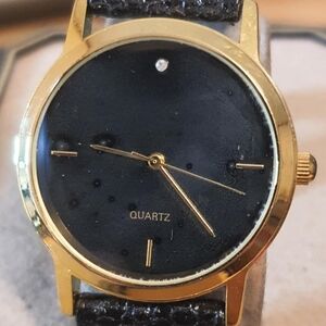 🦋10/$20🦋 Goldtone/Black Diamond Leather Women's Watch